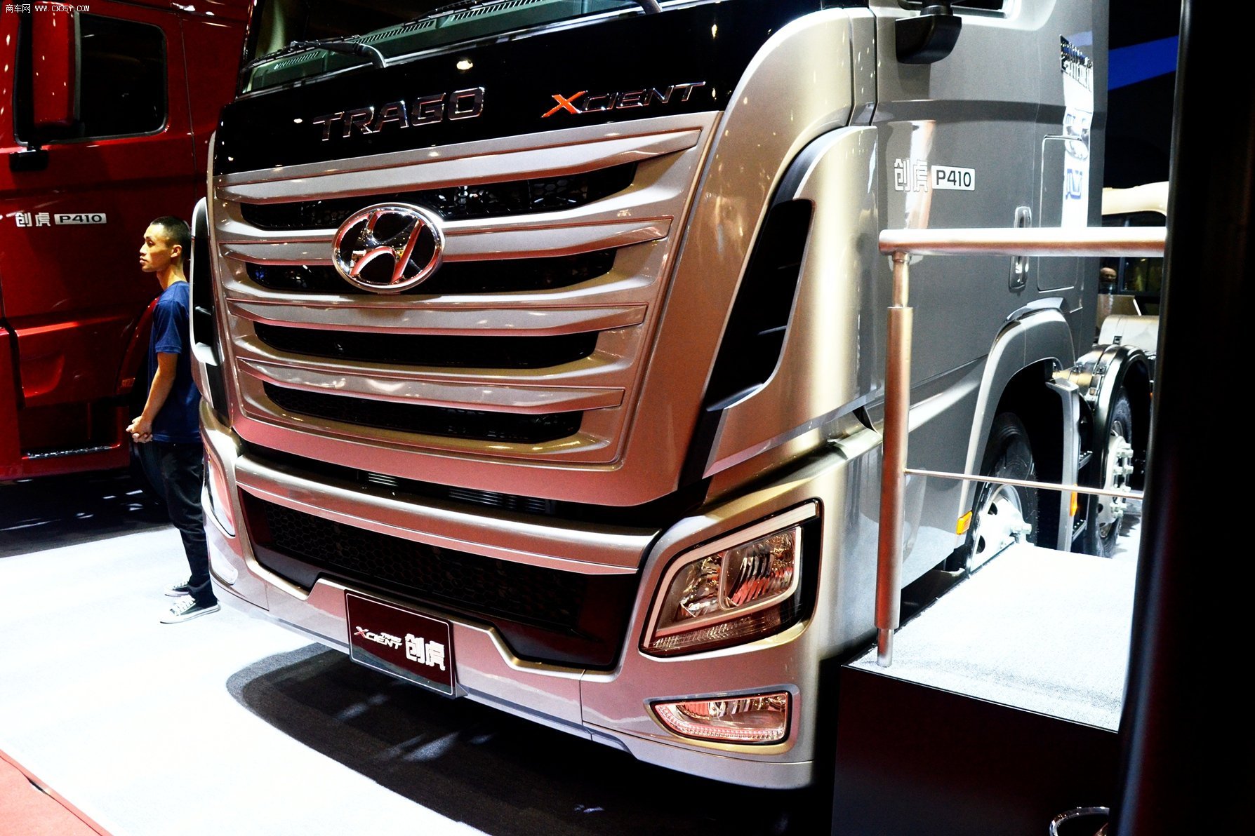 四川现代 创虎xcient 重卡 马力 6×2 自卸车 chm4250kpq50m