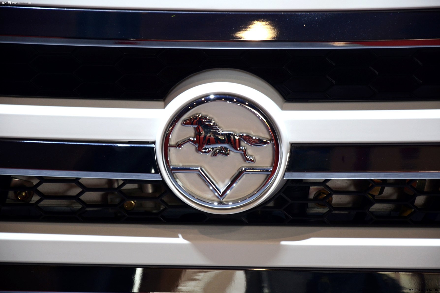 四川现代 瑞越 100马力 栏板式 排半 轻卡 cnj1040zp33m