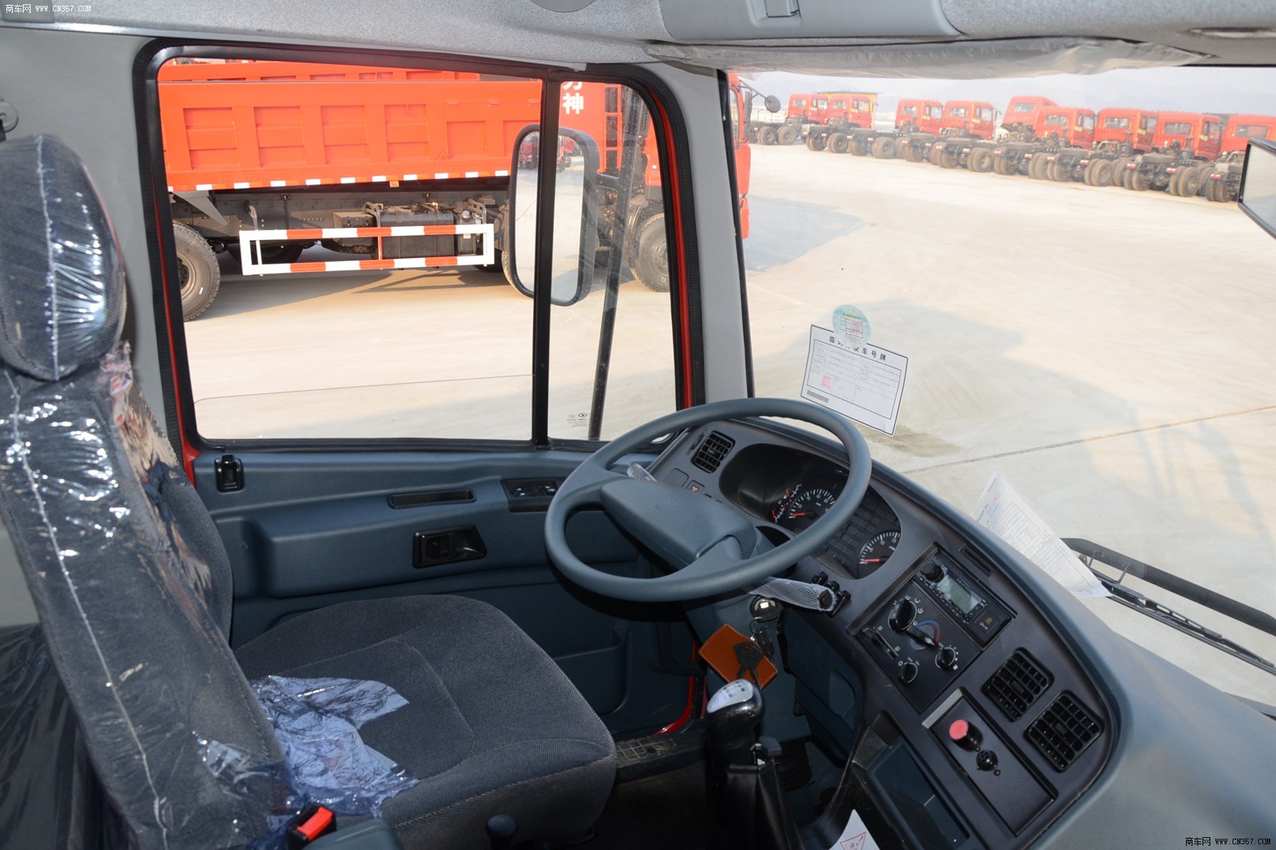 华菱 华菱之星 重卡 290马力 8×4 自卸车 hn3311z26c3m3