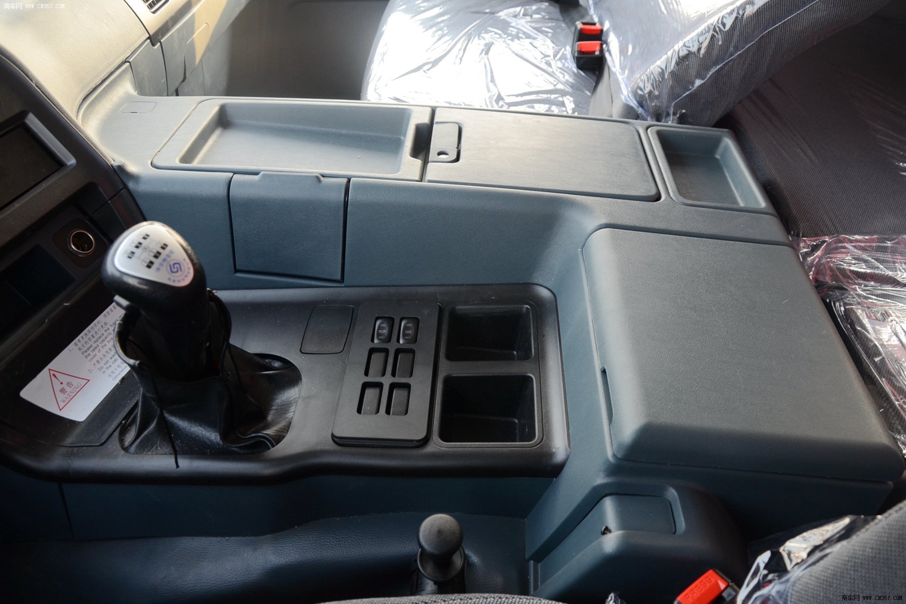 华菱 华菱之星 重卡 290马力 8×4 自卸车 hn3311z26c3m3