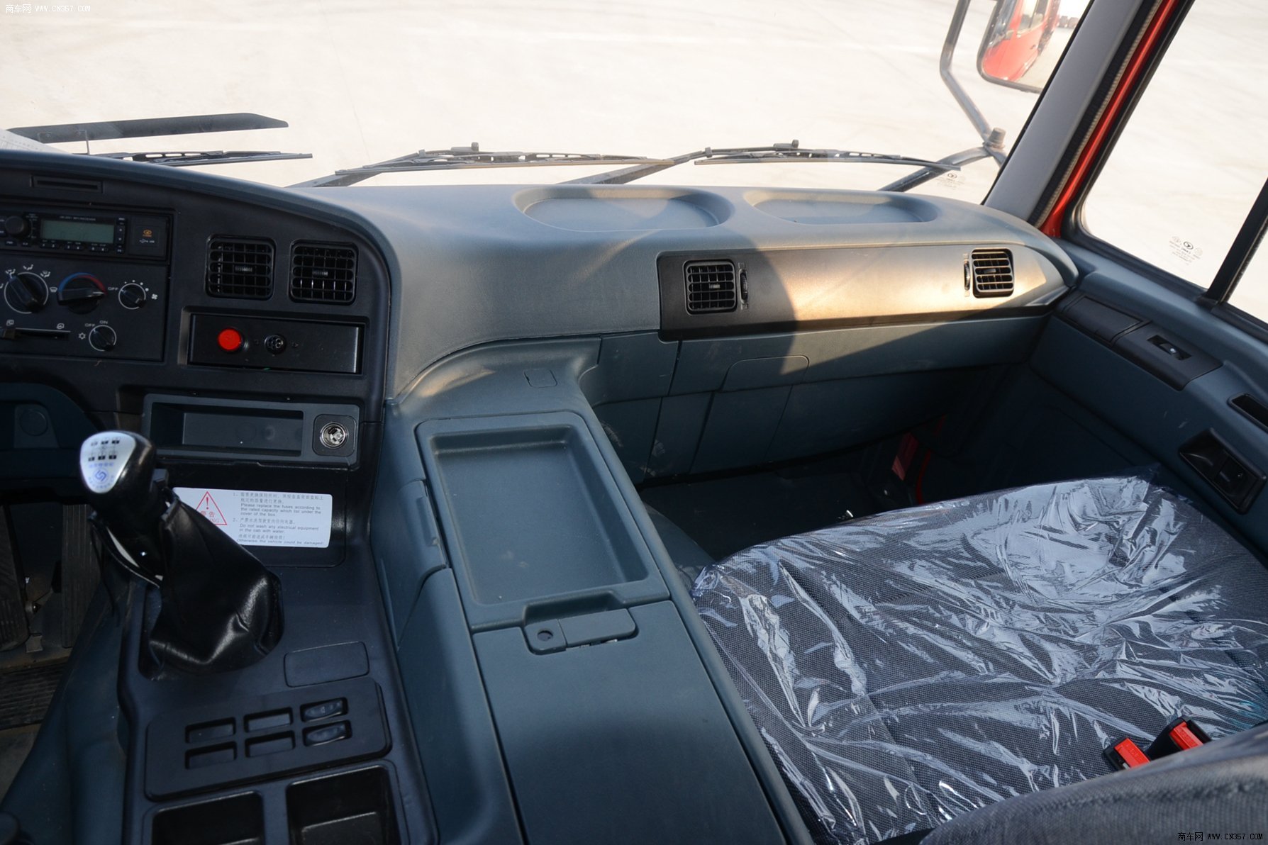 华菱 华菱之星 重卡 290马力 8×4 自卸车 hn3311z26c3m3