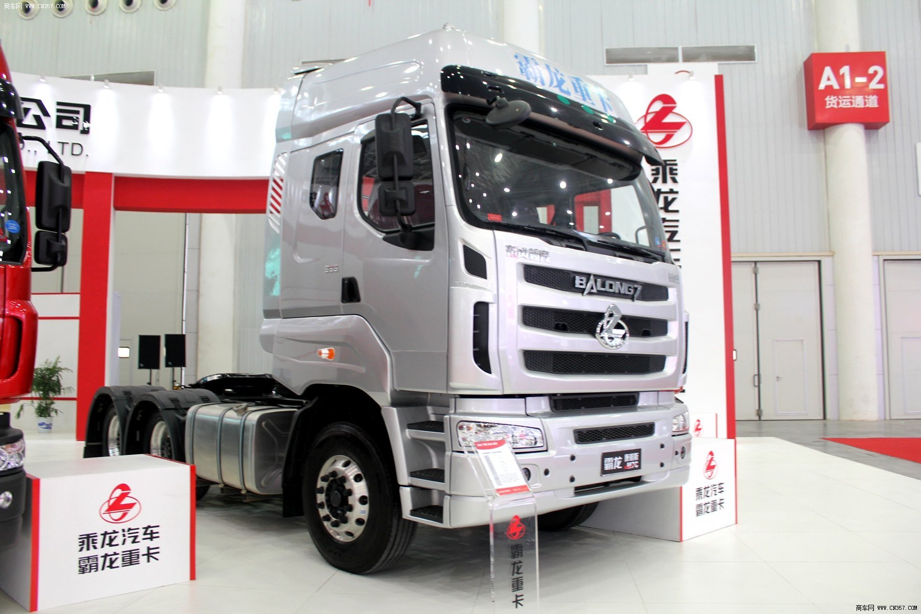 东风柳汽 霸龙m7 重卡 385马力 6×4 牵引车 lz4251qdca