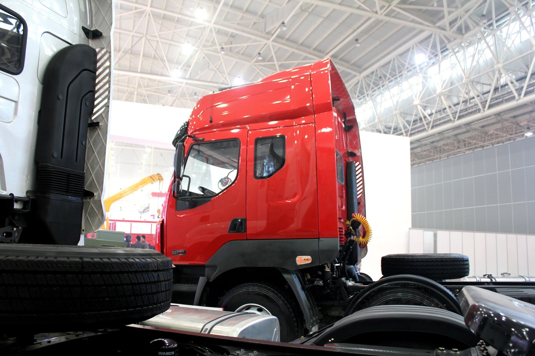 东风柳汽 霸龙507 重卡 340马力 6×2 牵引车 lz4230qca