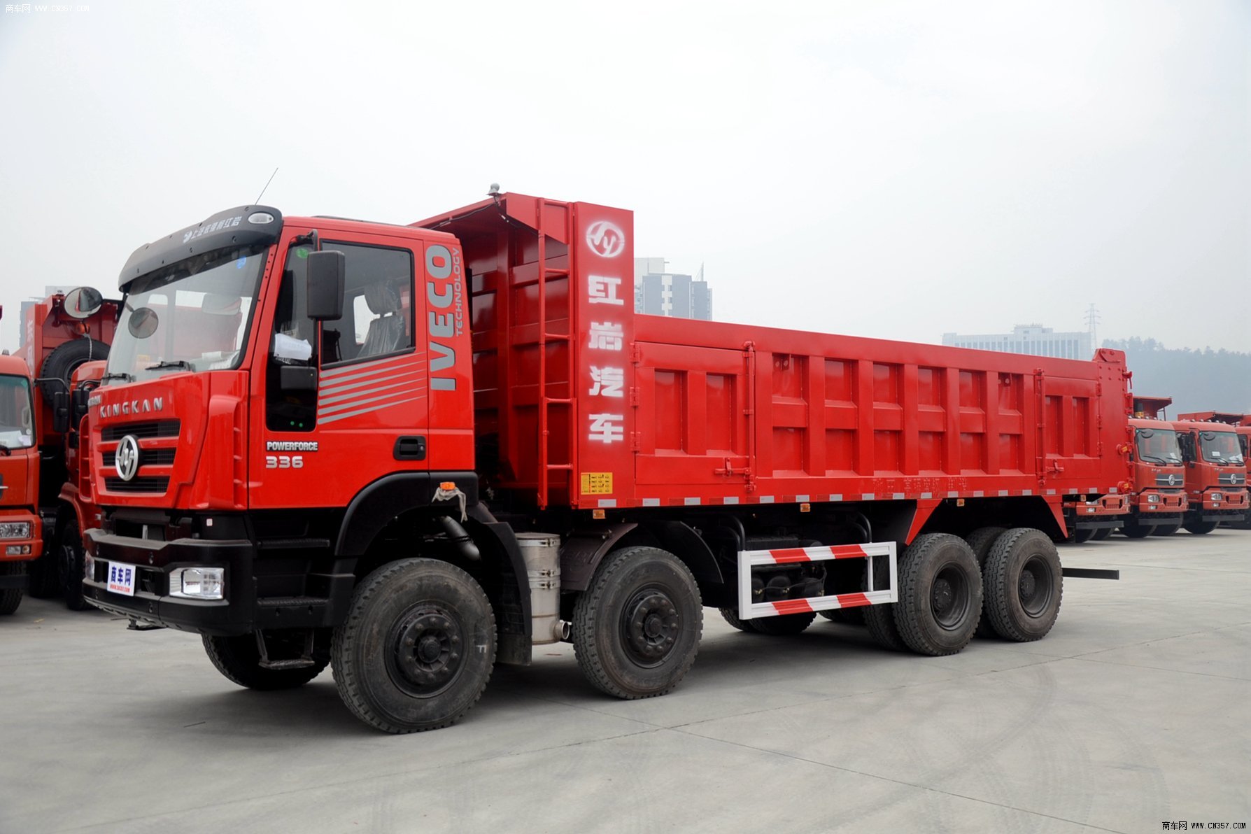 红岩 金刚 重卡 336马力 8×4 自卸车 cq3315htg336