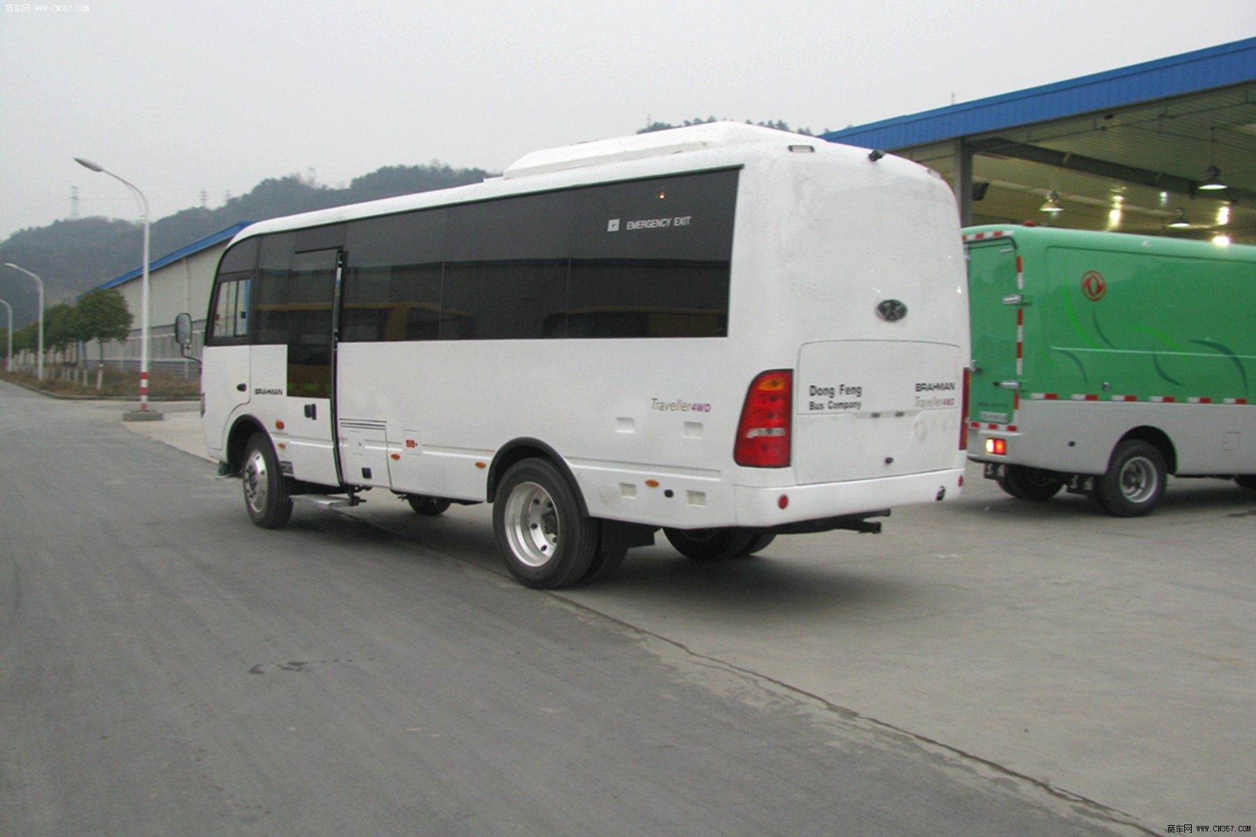 东风 风尚 168马力 20-30座 四驱客车 eq6760l5dy