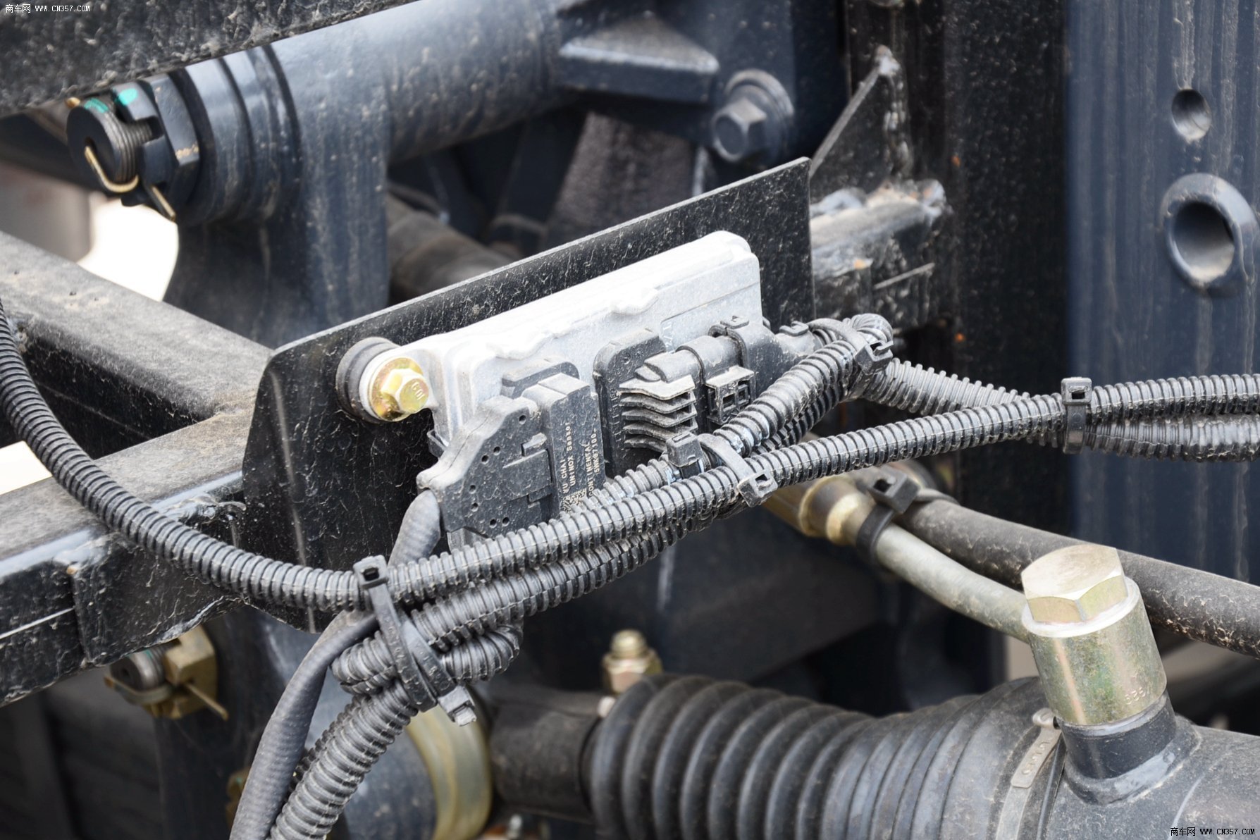 联合卡车 集瑞联合 重卡 340马力 8×4 自卸车 sqr3311d6t6-3