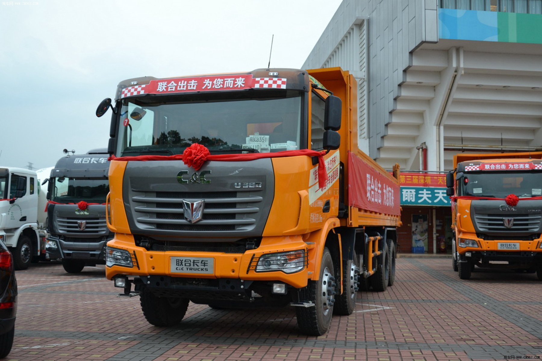 联合卡车 联合u380 重卡 380马力 8×4 自卸车 sqr3312n6t6