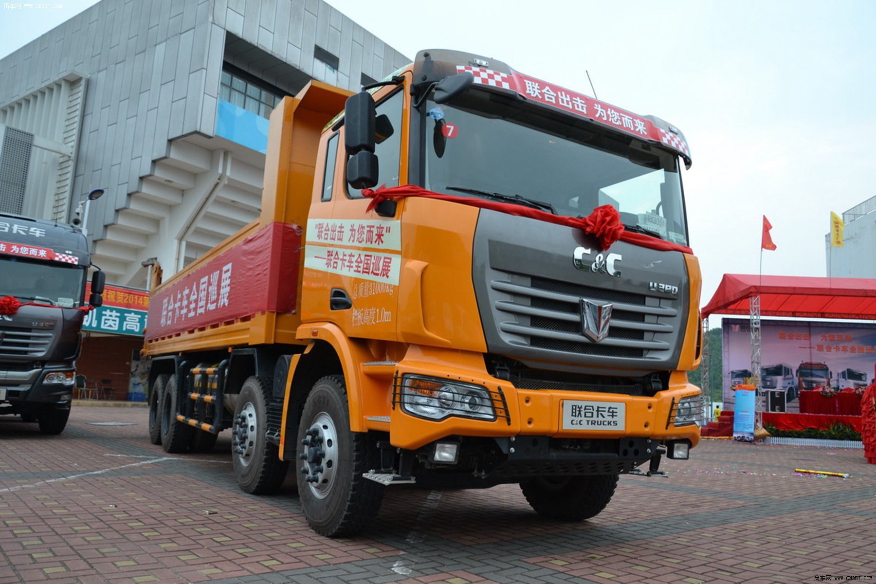 联合卡车 联合u380 重卡 380马力 8×4 自卸车 sqr3312n6t6