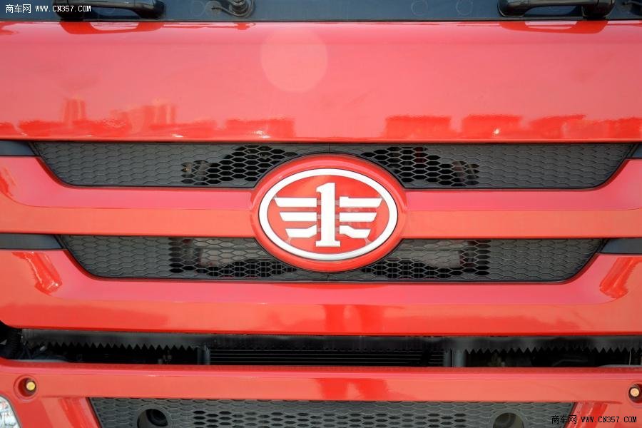 一汽青岛解放 新悍威290 重卡 290马力 8×4 自卸车 ca3310p1k2l3t4