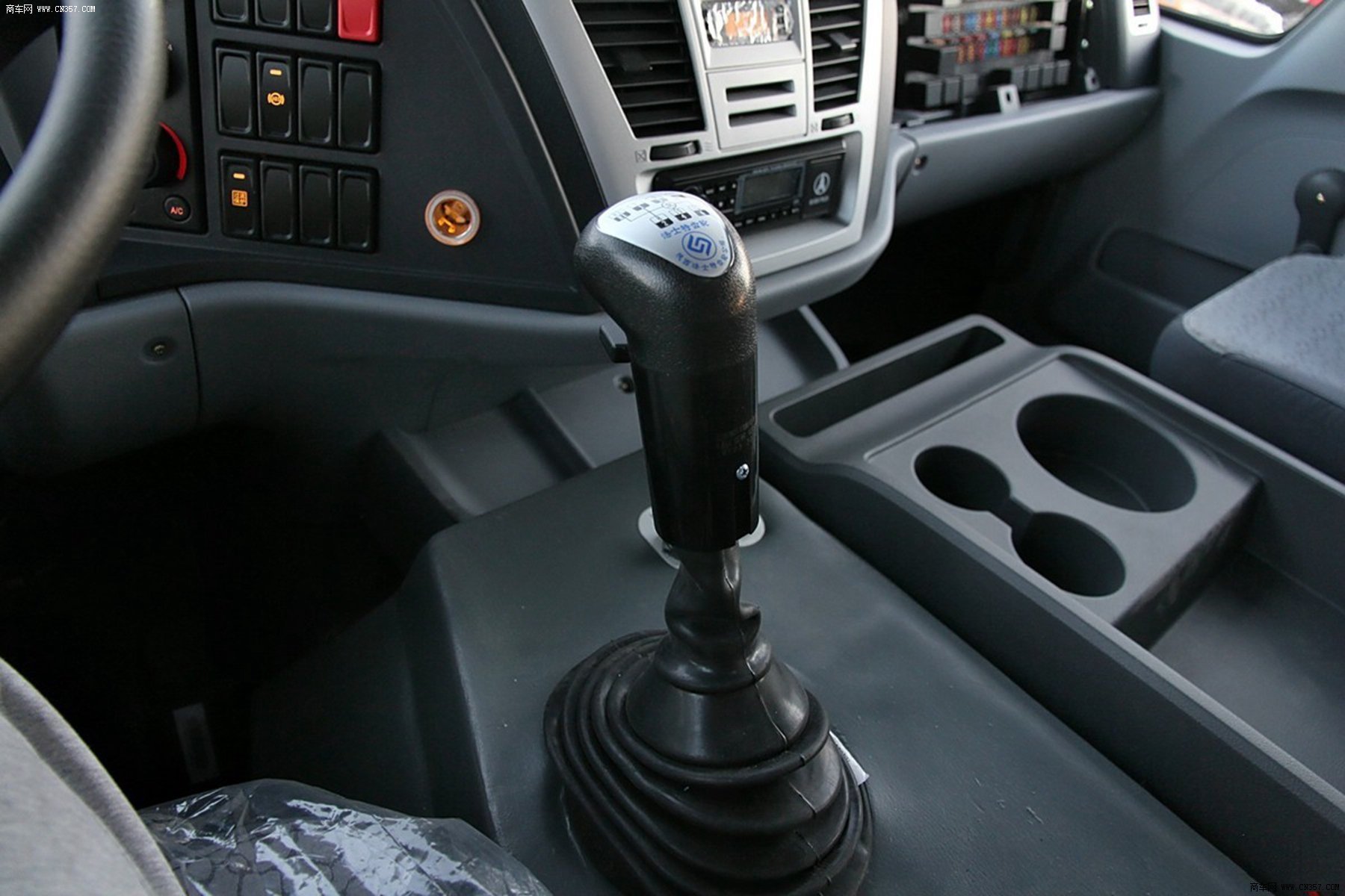 北奔ng80系 重卡 380马力 6×4 牵引车 nd4250b38j6z00