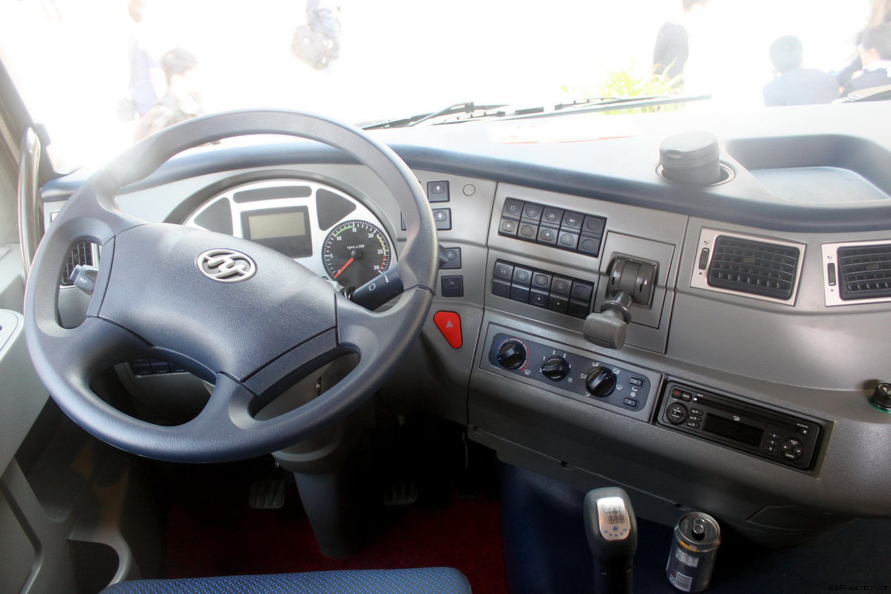 红岩 杰狮 重卡 390马力 6×4 牵引车 cq4255htvg324v