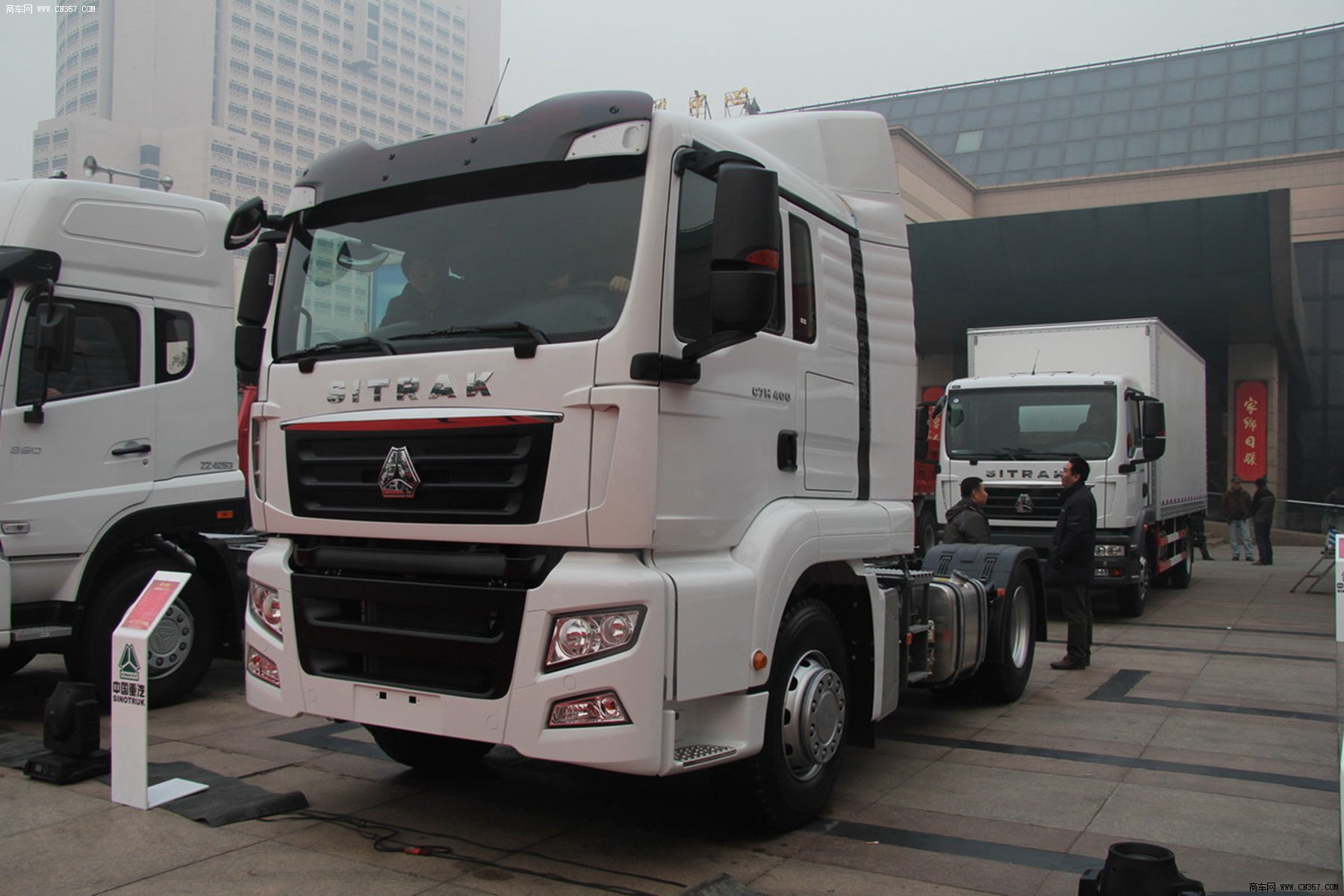 中国重汽 sitrak-c7h 重卡 400马力 4×2 牵引车 zz4186v361md1b