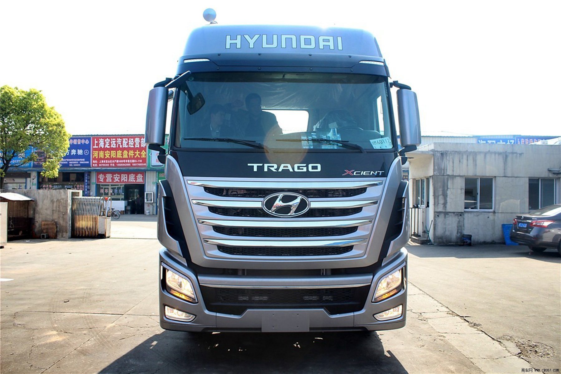 四川现代 创虎xcient 重卡 520马力 6×4 牵引车 chm4251kpq49m