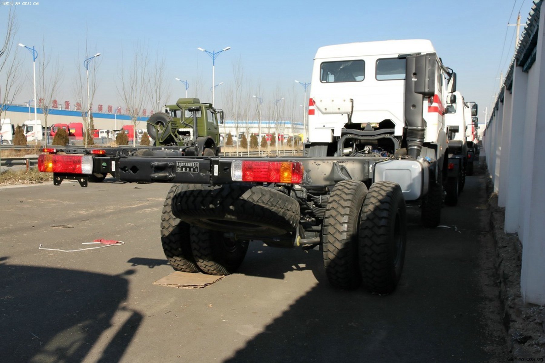 北奔重汽 北奔ng80 重卡 300马力 4×4 栏板式 排半 载货车 nd2163e48