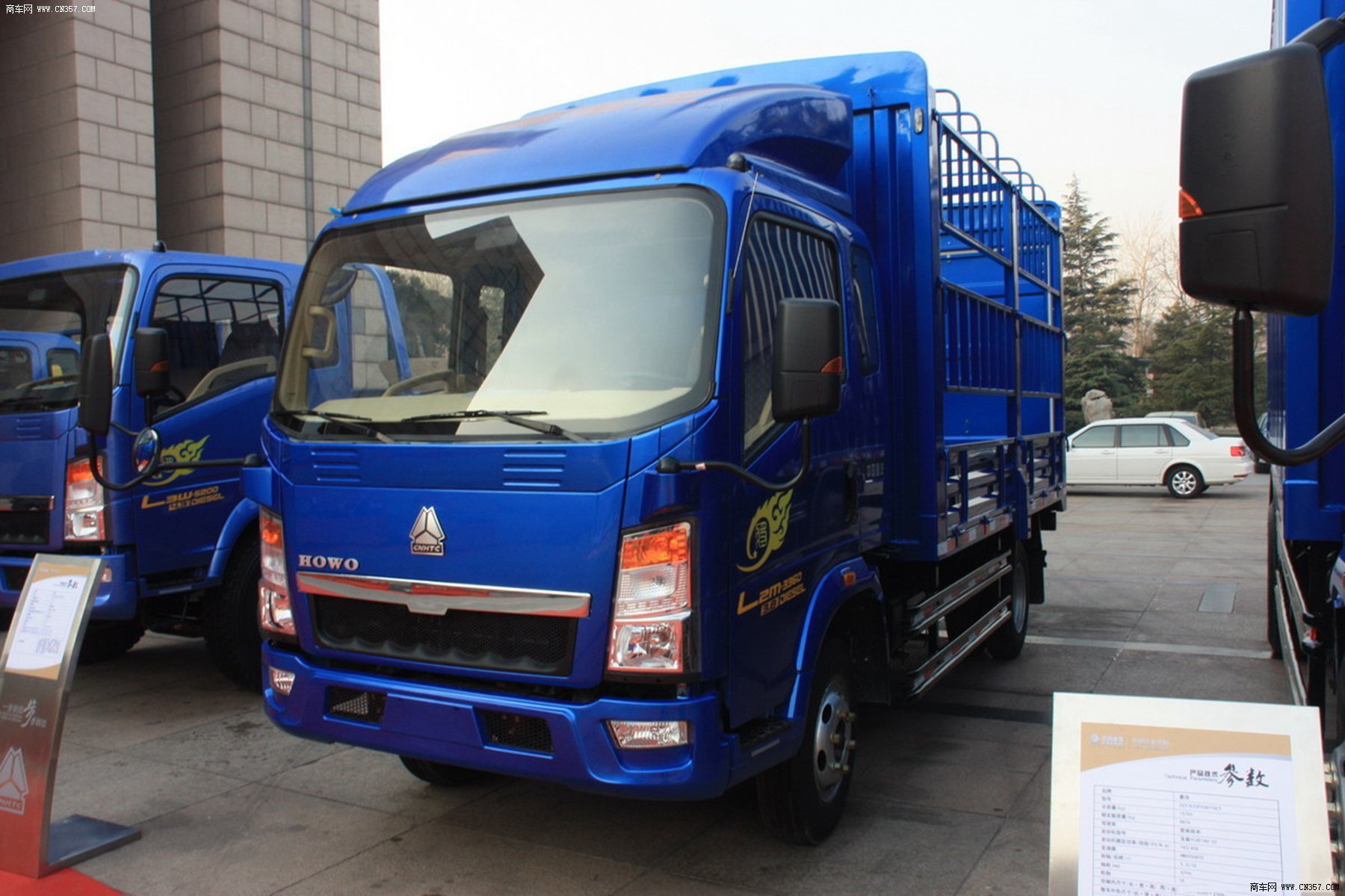 中国重汽 howo 102马力 仓栅式 排半 轻卡 zz5047ccyd3414b145