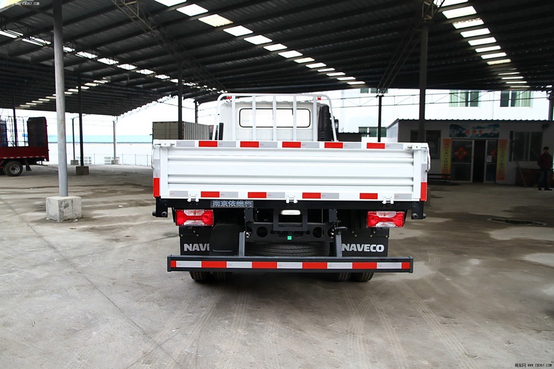 南京依维柯 超越 140马力 栏板式 单排 轻卡 nj1041zfdcwz