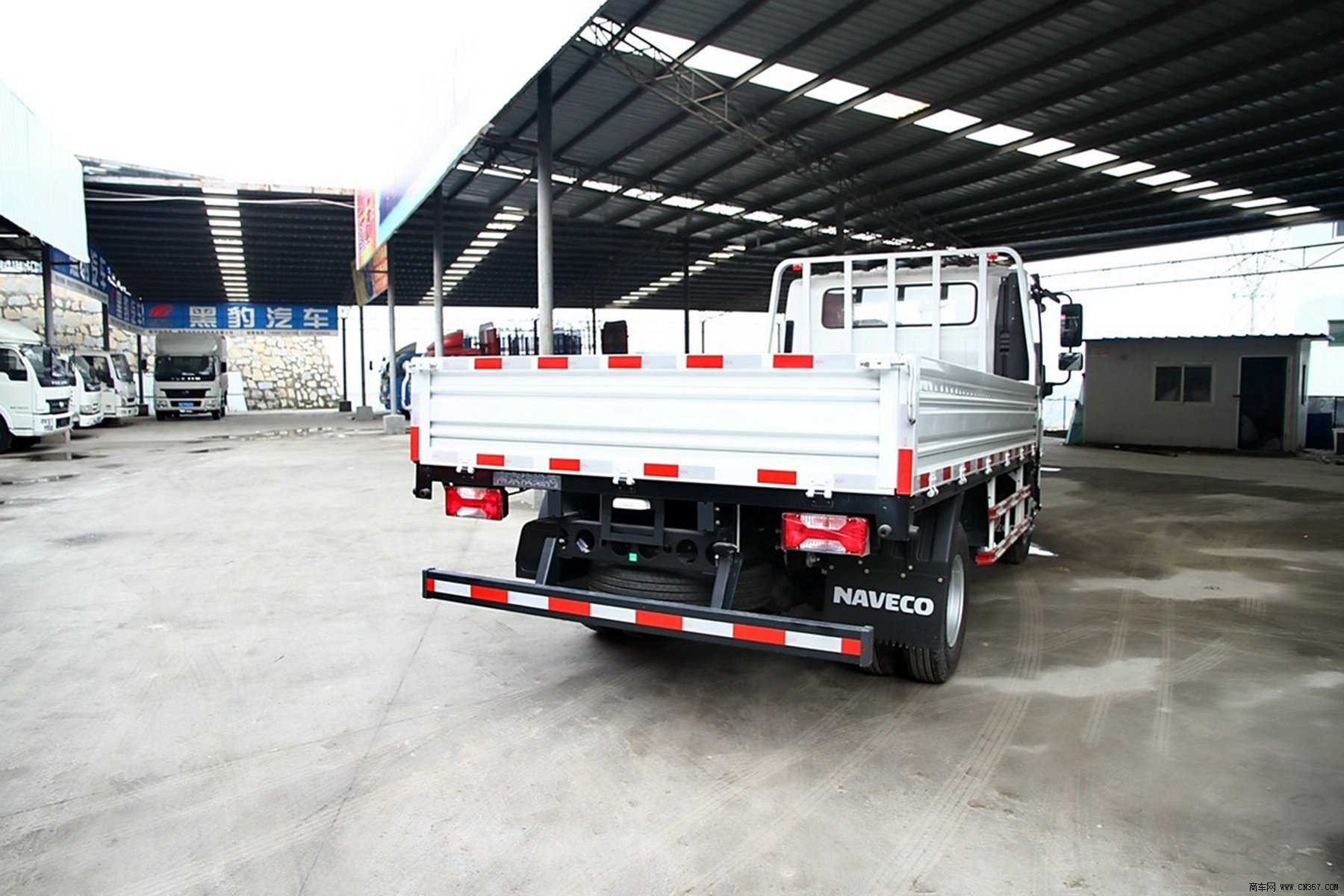 南京依维柯 超越 140马力 栏板式 单排 轻卡 nj1041zfdcwz