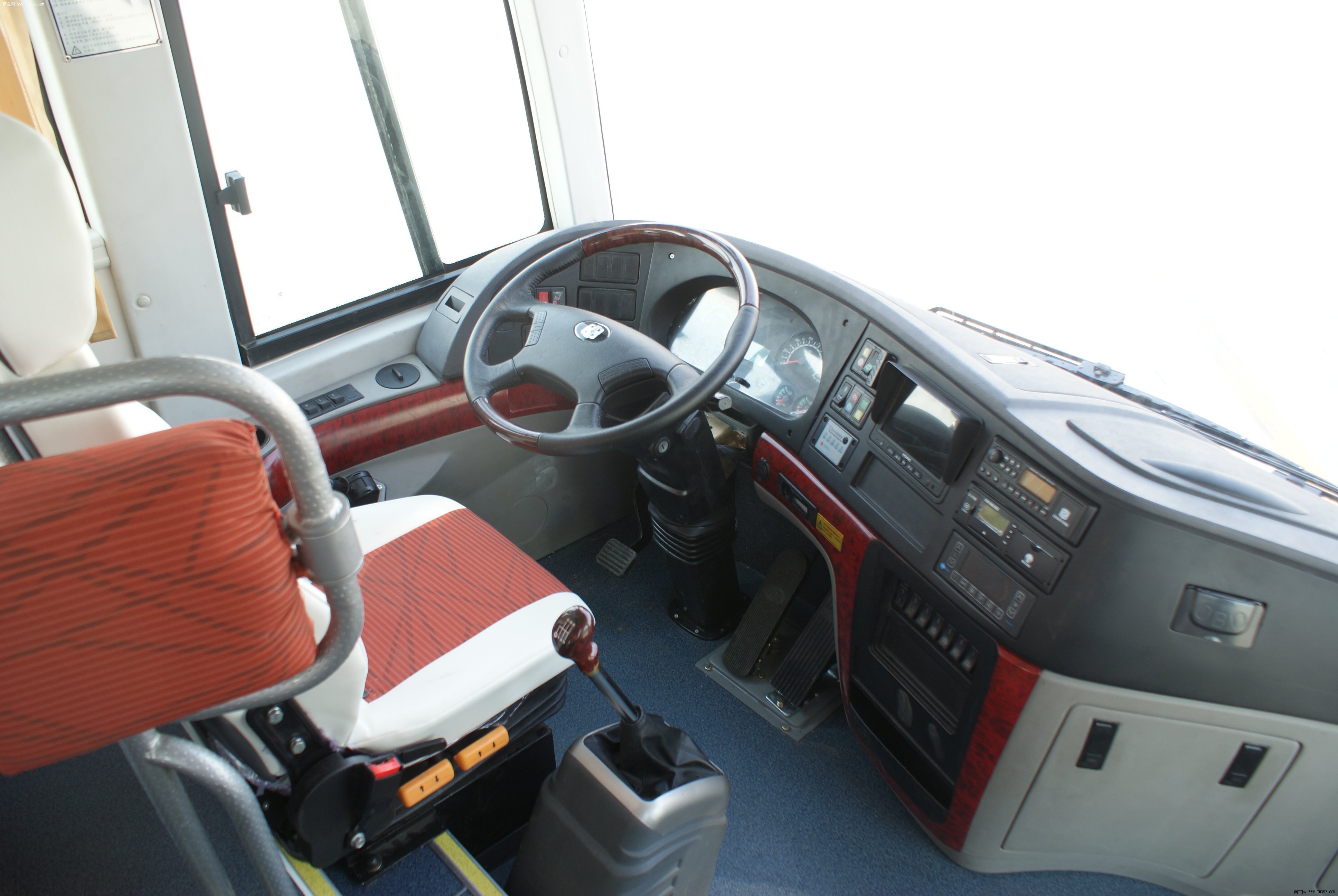 中通180马力 24-33人 公交客车 lck6769hd1