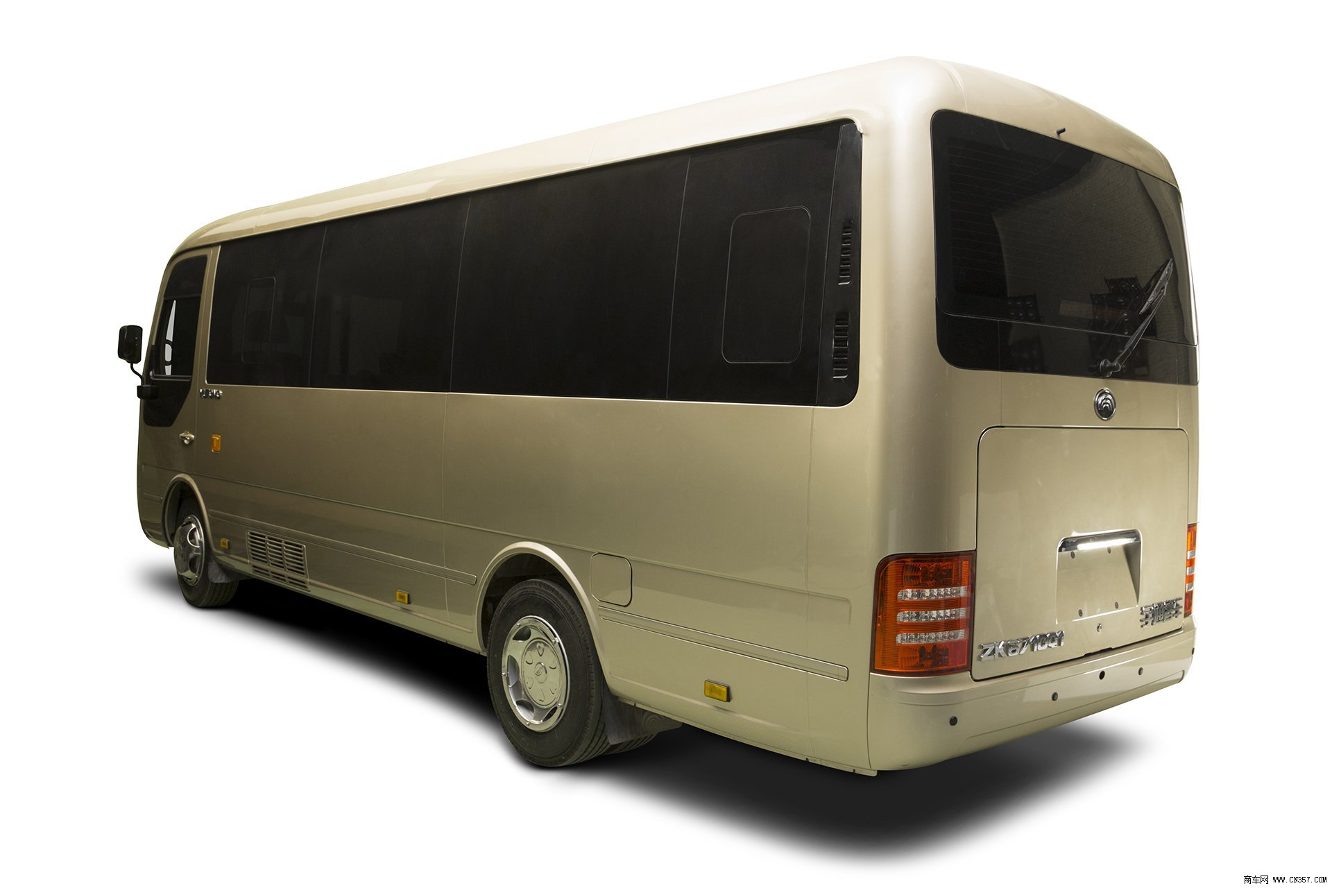 宇通315马力 20-30座人 商务车 l96 v8