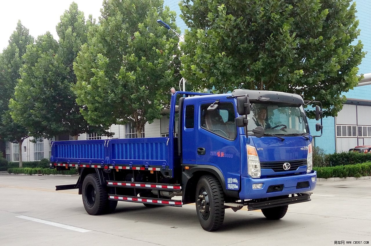 山东时风 风驰2000 轻卡 140马力 4×2 栏板式 排半 载货车 ssf1101