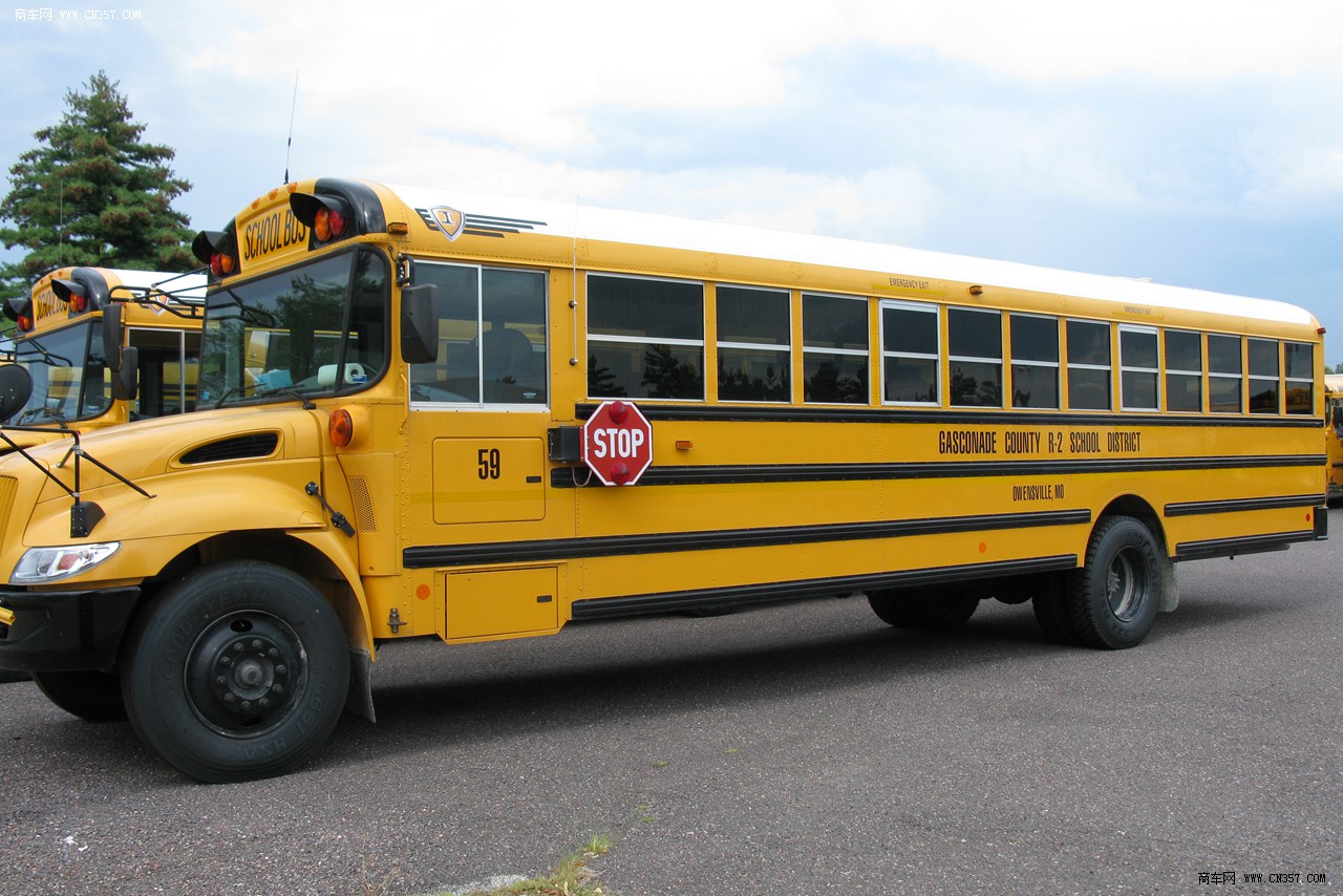 纳威司达校车图片