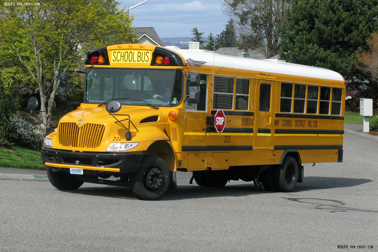 纳威司达校车图片