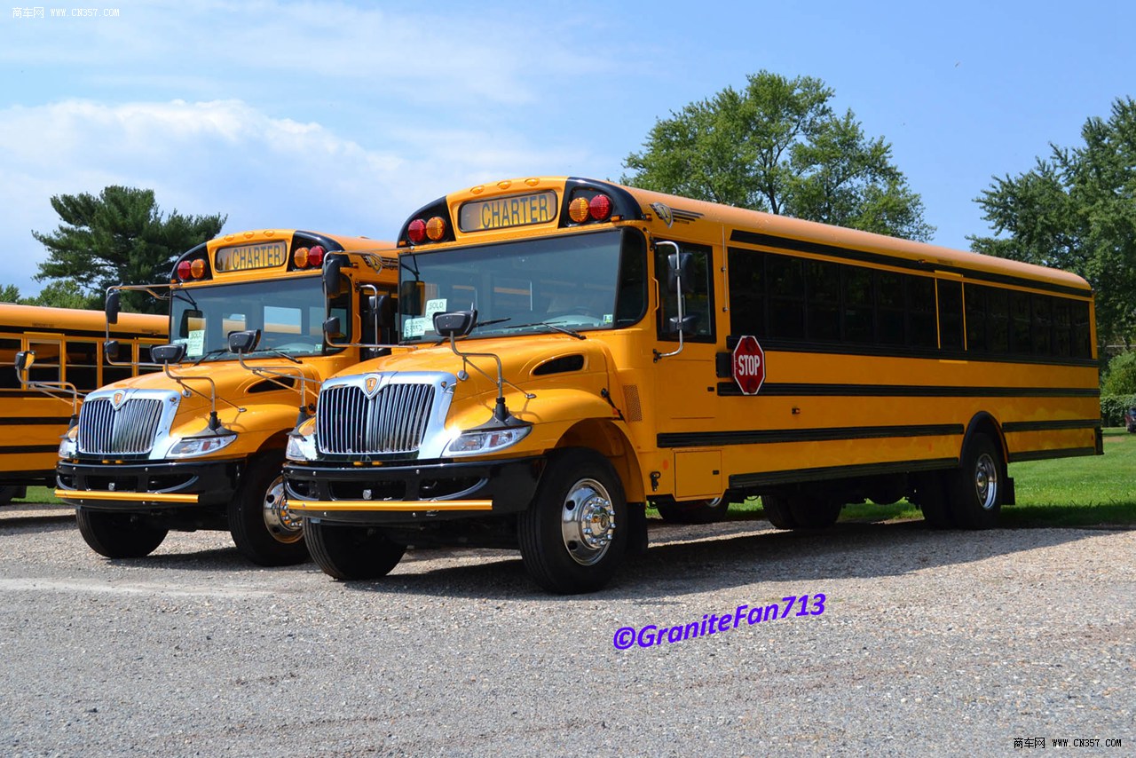 纳威司达校车图片