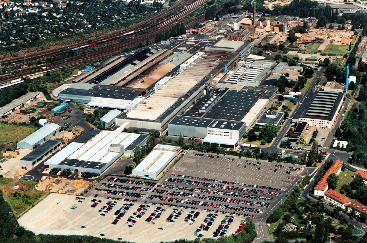 奔驰装配基地及生产线图片