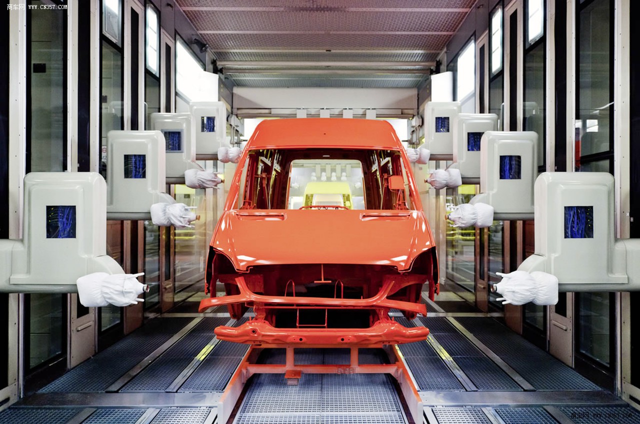 奔驰装配基地及生产线图片