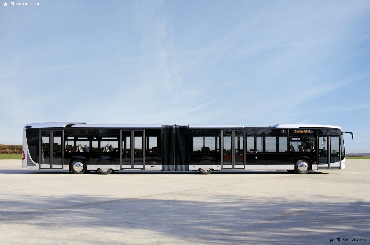 奔驰capacity 4轴铰接城市客车查看小图提示:支持键盘翻页 ←左右