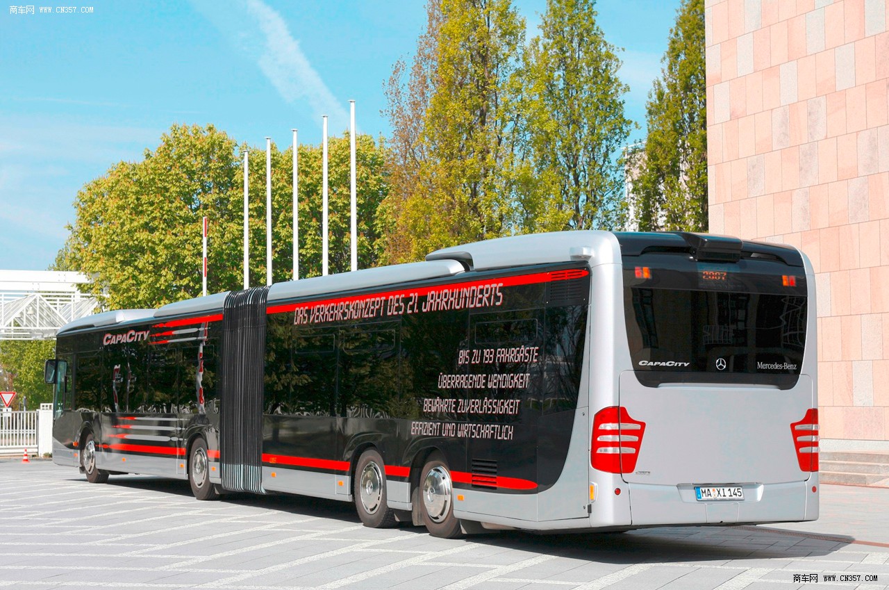 奔驰capacity4轴铰接城市客车