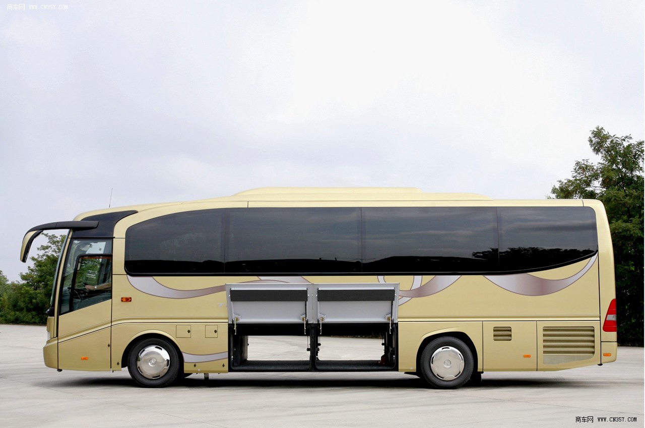 奔驰tourinoo510客车