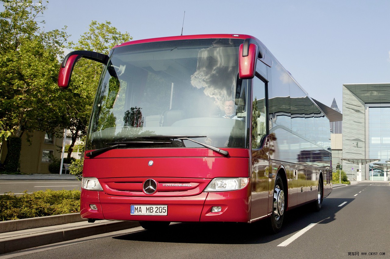 奔驰tourismoo350客车
