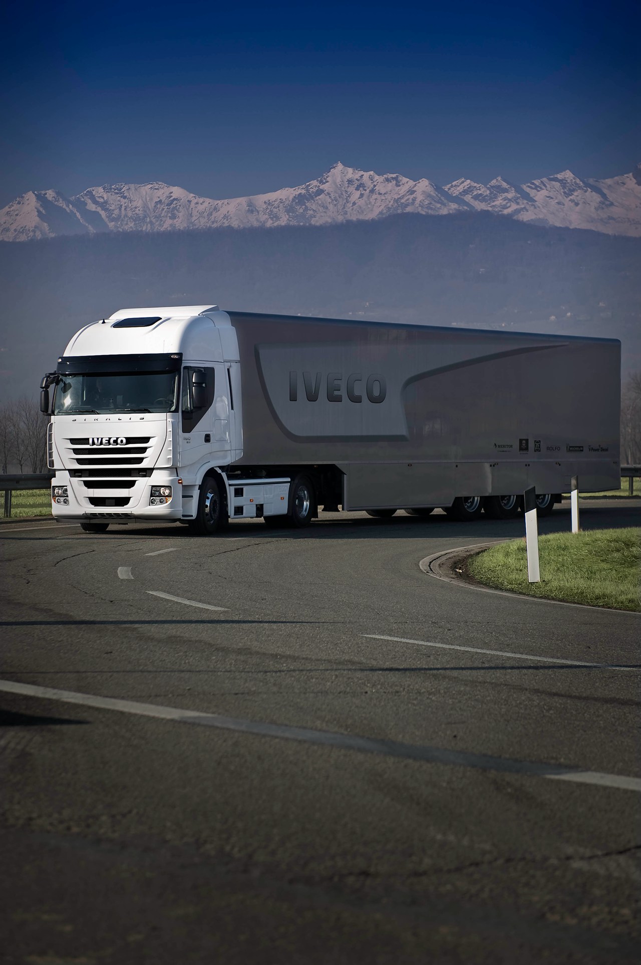 【车型图库】 活动图片_依维柯ecostralis卡车_商车网