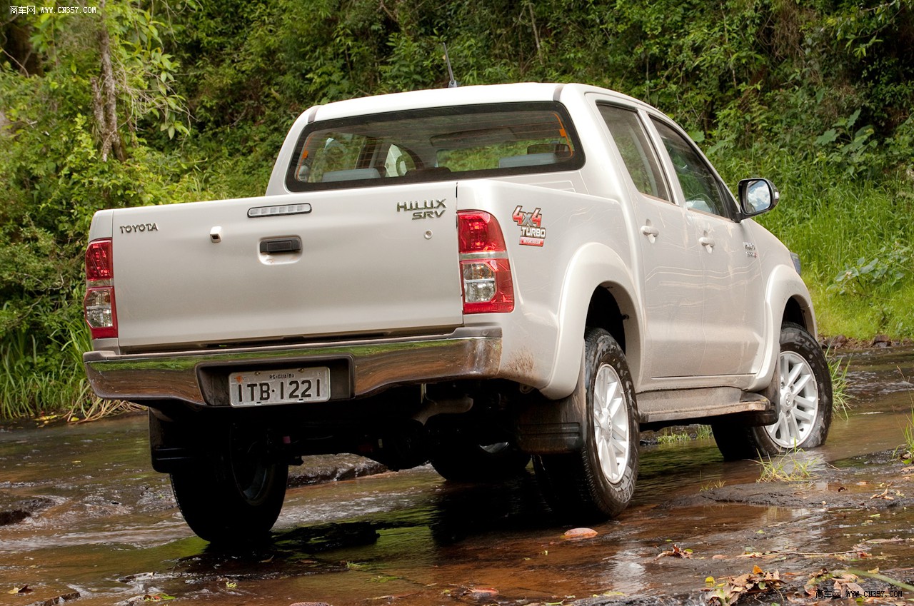 丰田hilux srv 皮卡