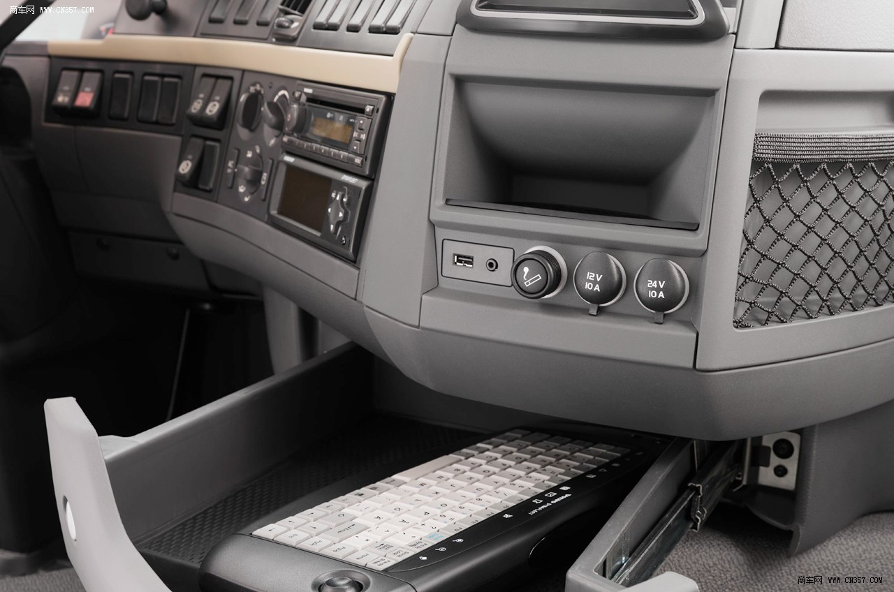 沃尔沃卡车驾驶室图片