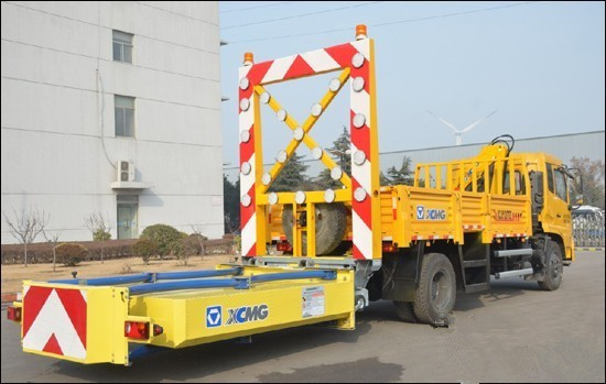 高速防追尾神车 徐工防撞缓冲车震撼问世